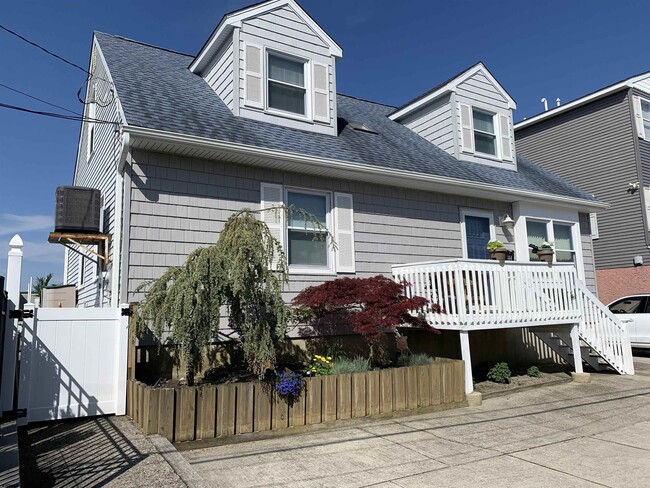 property at 144 N Derby Ave