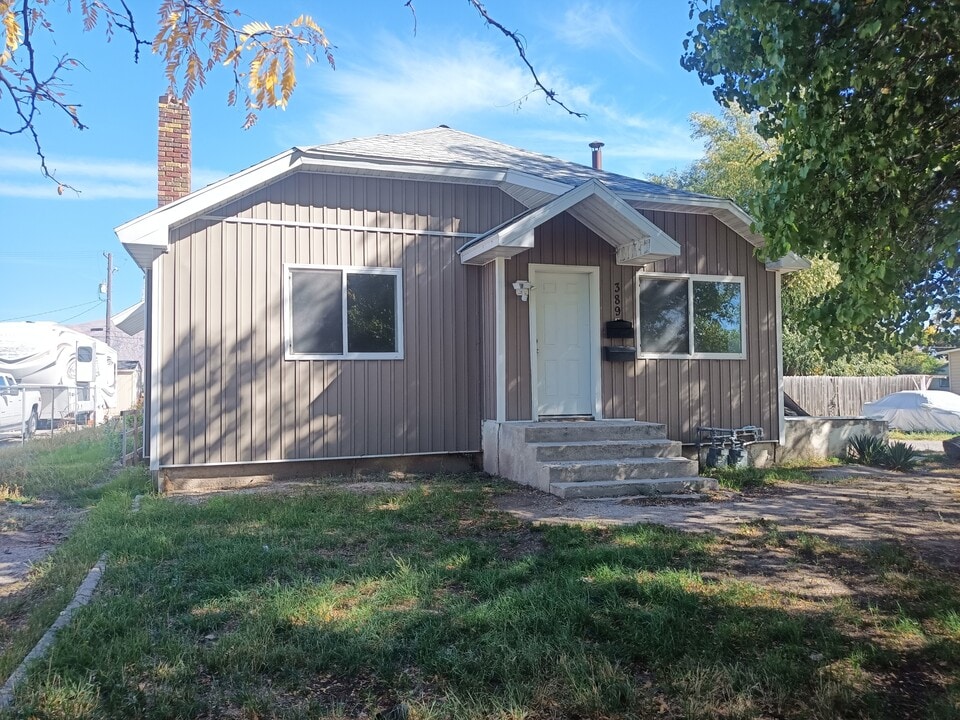 389 S Tremont St in Tremonton, UT - Building Photo