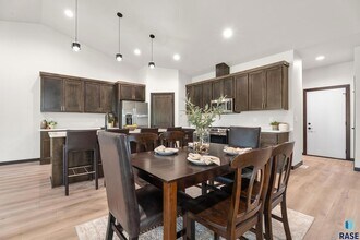 1113 S Foss Ave in Sioux Falls, SD - Building Photo - Building Photo