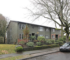 2136 SE Hawthorne Blvd in Portland, OR - Building Photo