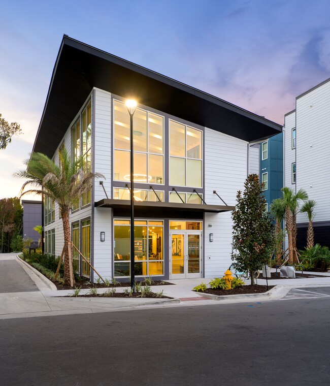 The Metropolitan Gainesville in Gainesville, FL - Foto de edificio - Building Photo