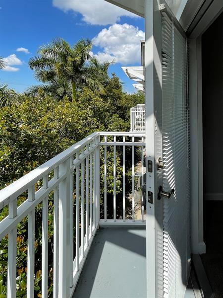 2377 Vintage Dr in Lighthouse Point, FL - Foto de edificio - Building Photo