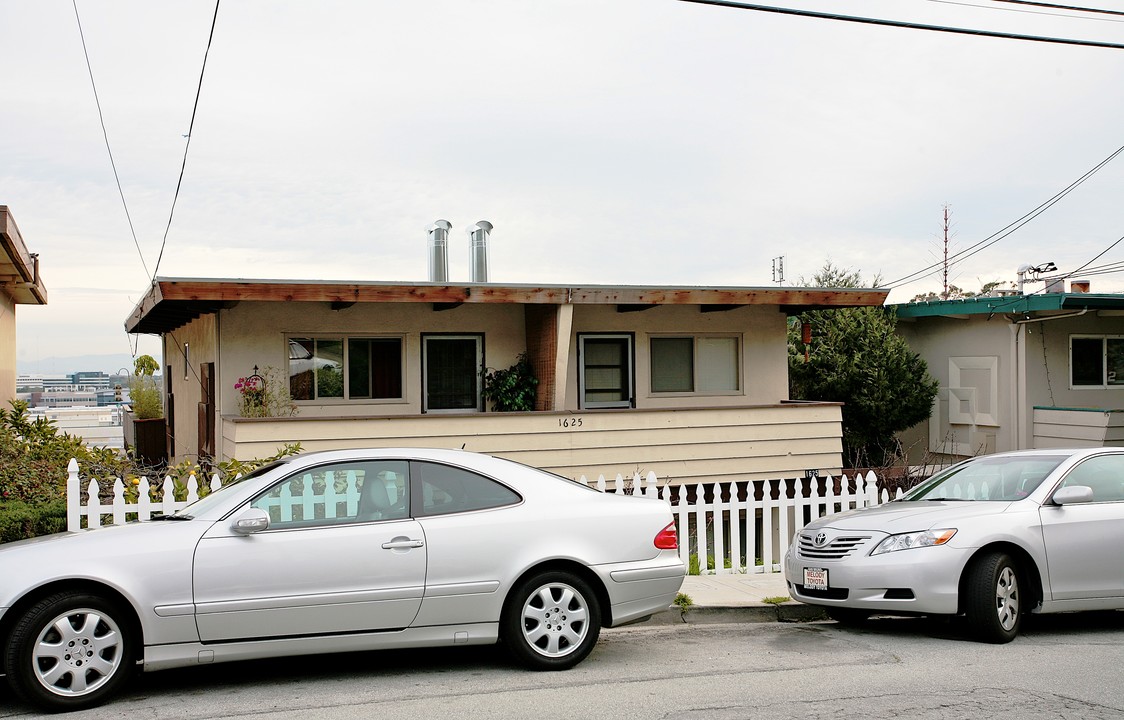 1625 Sixth Ave in Belmont, CA - Foto de edificio