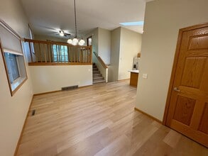 1710 Menomonie St, Unit #1 in Eau Claire, WI - Building Photo - Building Photo