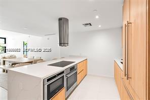 9901 W Bay Harbor Dr in Bay Harbor Islands, FL - Foto de edificio - Building Photo