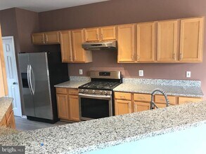 42954 Beachall St in Chantilly, VA - Building Photo - Building Photo