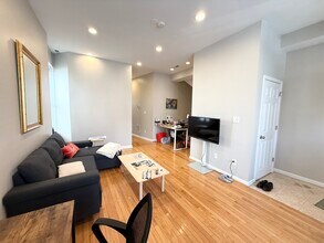 1905 W Huron St, Unit 1 in Chicago, IL - Foto de edificio - Building Photo