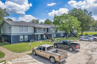 Whisper Oaks Apartments in Crosby, TX - Building Photo - Building Photo