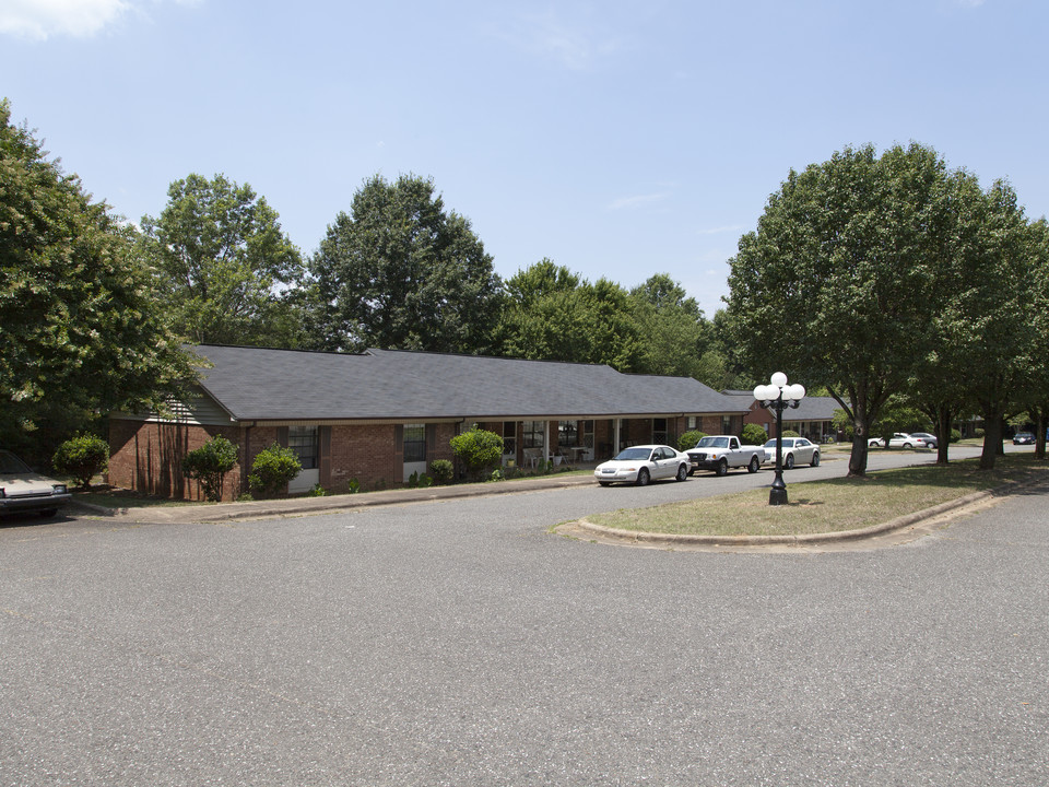 Colonial Manor Apartments in Shelby, NC - Foto de edificio