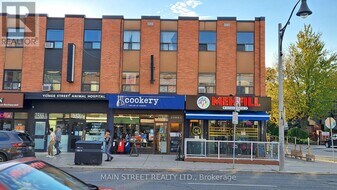 2588 A Yonge St in Toronto, ON - Building Photo