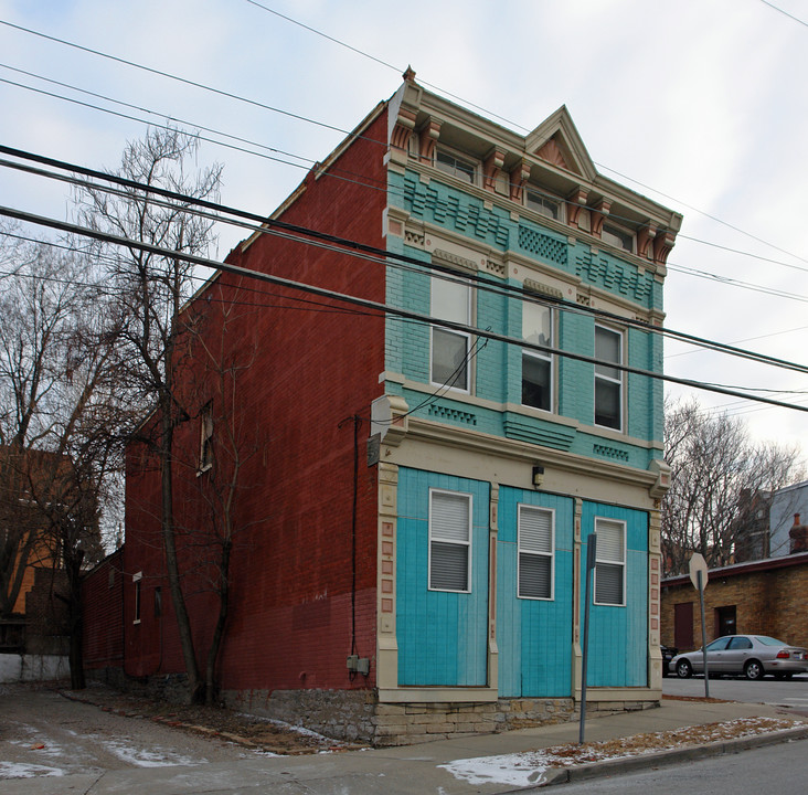 300 Warner St in Cincinnati, OH - Building Photo