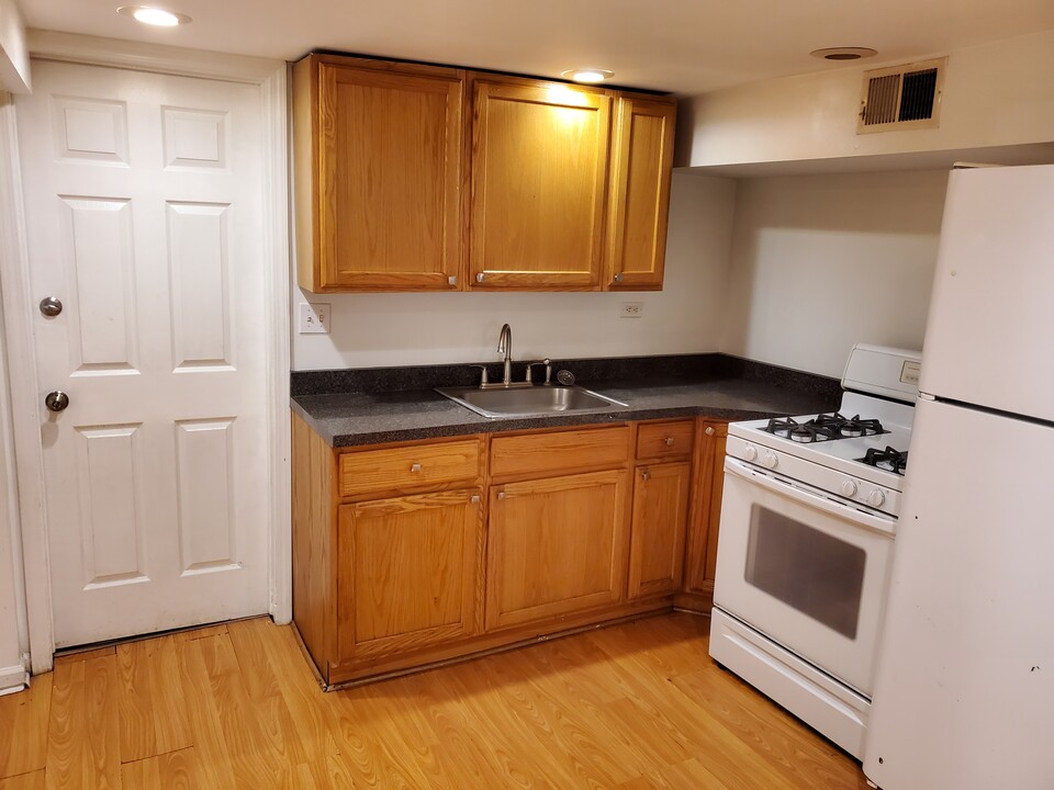 5310 W Pensacola Ave, Unit Garden in Chicago, IL - Building Photo
