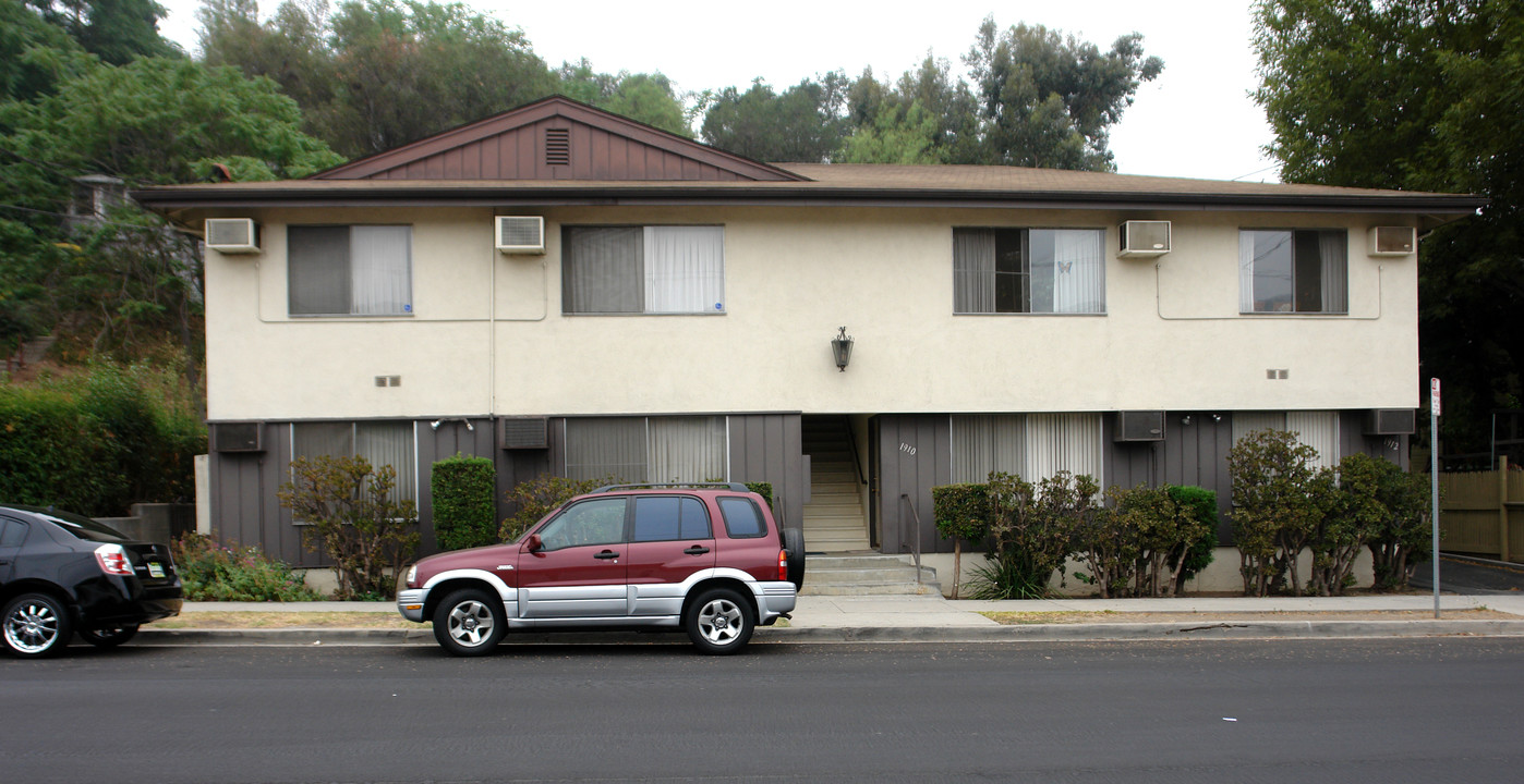 1910 Chickasaw Ave in Los Angeles, CA - Building Photo