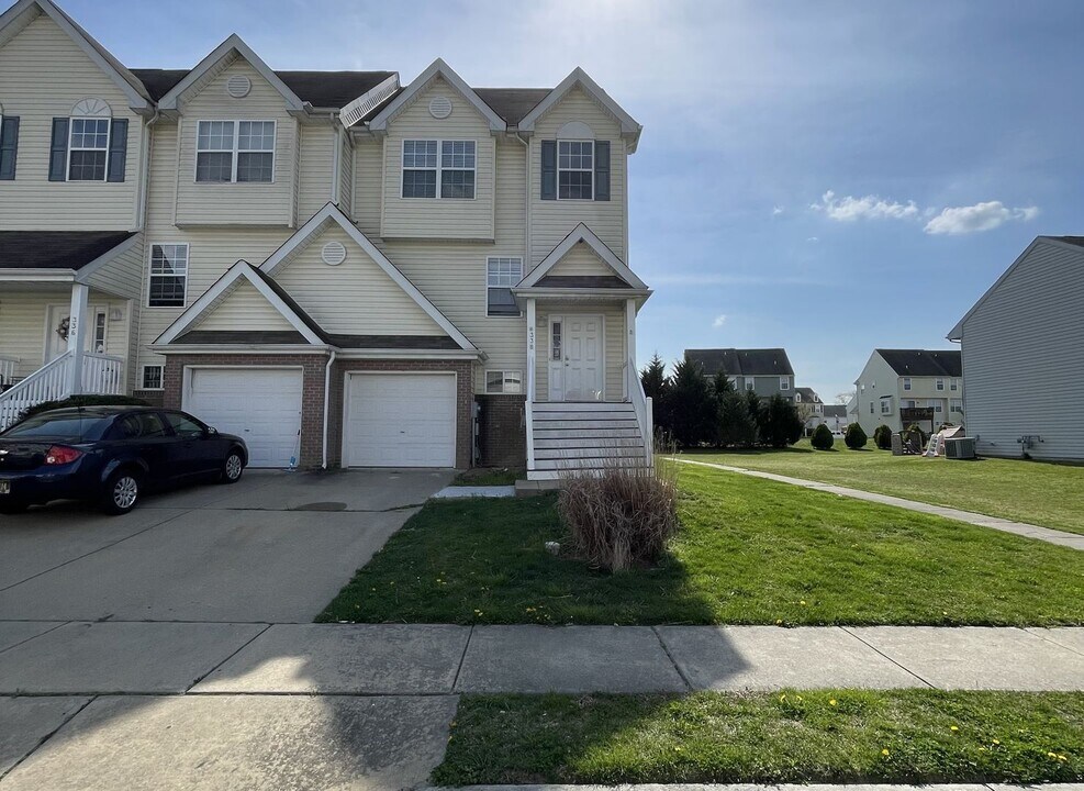 338 Northdown Dr in Dover, DE - Building Photo