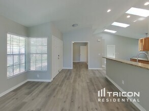 5012 Cypress Trace Dr in Tampa, FL - Building Photo - Building Photo
