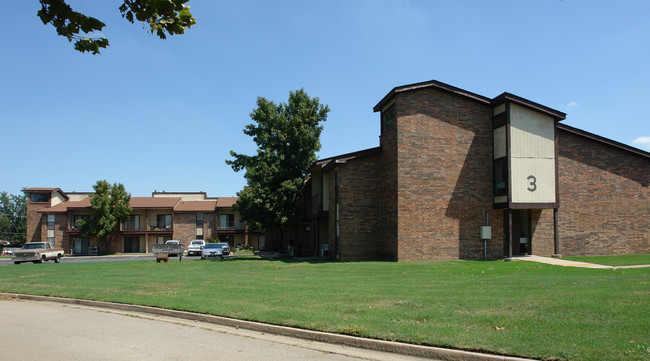 Sheridan Terrace in Tulsa, OK - Building Photo - Building Photo