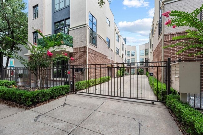 4813 Caroline St in Houston, TX - Building Photo - Building Photo