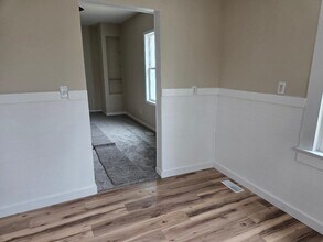 921 N Mason, Unit 1 in Saginaw, MI - Foto de edificio - Building Photo