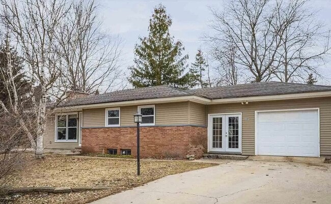 property at 2285 E Carriage Hill Dr