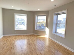 6125 N Clark St in Chicago, IL - Building Photo - Building Photo