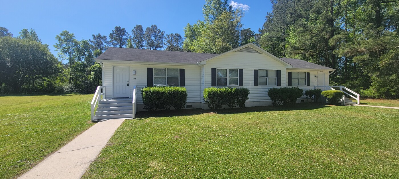 5416 Sidbury Rd in Castle Hayne, NC - Building Photo