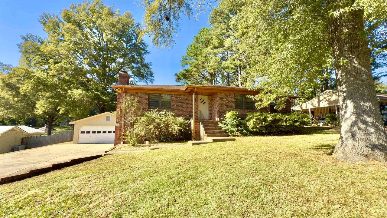2563 Hacks Cross Rd in Memphis, TN - Building Photo