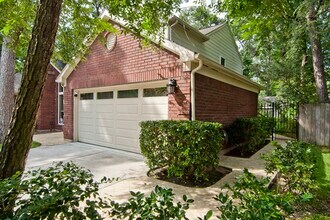 15 Meadow Cove Dr in The Woodlands, TX - Building Photo - Building Photo