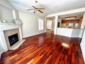 13012 Scofield Farms Dr in Austin, TX - Building Photo - Building Photo