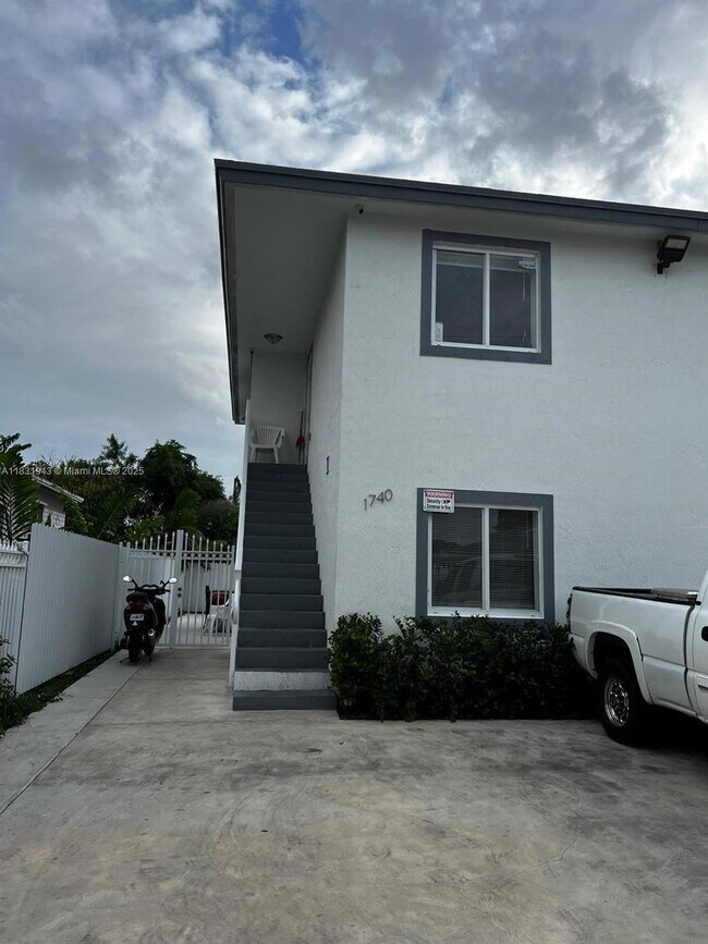 1740 NW 64th St in Miami, FL - Building Photo - Building Photo