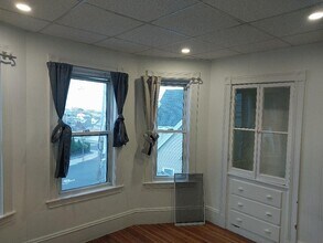 1656 N Shore Rd, Unit 1 in Revere, MA - Foto de edificio - Building Photo