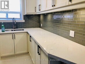 33 Bentworth Ave in Toronto, ON - Building Photo - Building Photo