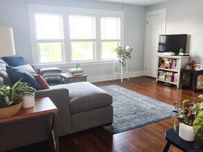 46 Riverside Dr in Fairfield, CT - Building Photo - Building Photo