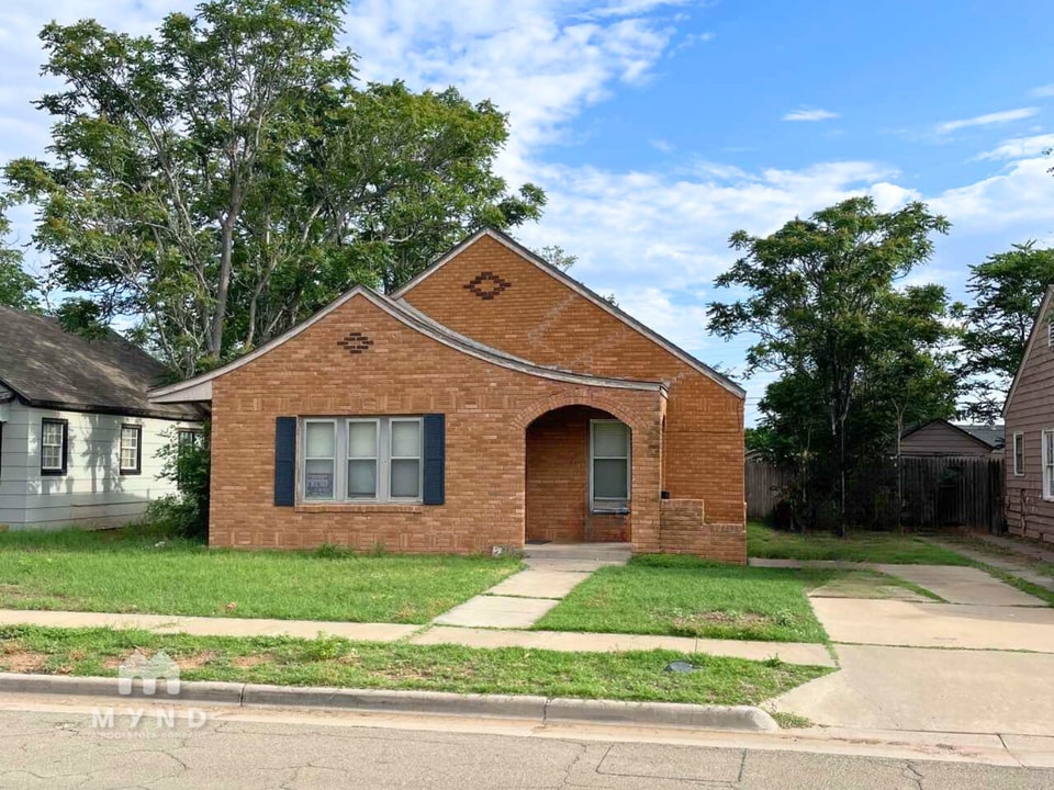 2208 28th St in Lubbock, TX - Building Photo