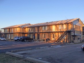 Samantha Manor Apartments in Fraser, MI - Foto de edificio - Building Photo