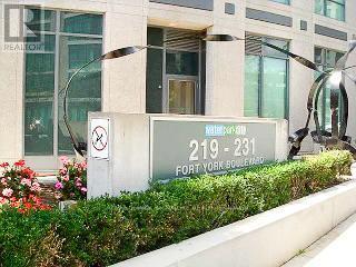 219 Fort York Blvd in Toronto, ON - Building Photo - Building Photo