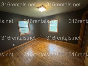 1017 Old Main St in Newton, KS - Building Photo - Building Photo