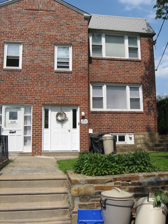 6097 Lawnton St in Philadelphia, PA - Building Photo