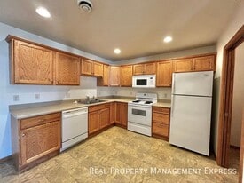 Cozy 1 Bedroom 1 Bathroom Townhome in Brandon, SD in Brandon, SD - Building Photo