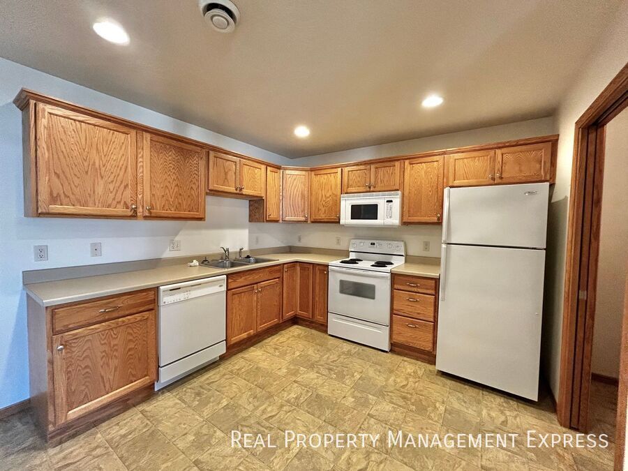 Cozy 1 Bedroom 1 Bathroom Townhome in Brandon, SD in Brandon, SD - Foto de edificio