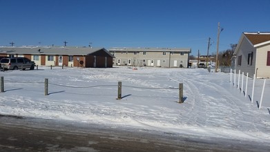 Highland Court Apartments in New Town, ND - Building Photo - Building Photo