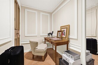 5925 Almeda Rd in Houston, TX - Foto de edificio - Building Photo