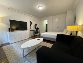 140 W 19th St in New York, NY - Building Photo - Building Photo