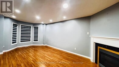 7 Bison Run Rd in Brampton, ON - Building Photo - Building Photo