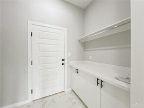 2201 N Woody St in Edinburg, TX - Building Photo - Building Photo