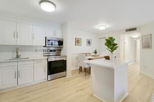 1107 Duncan Cir in Palm Beach Gardens, FL - Building Photo