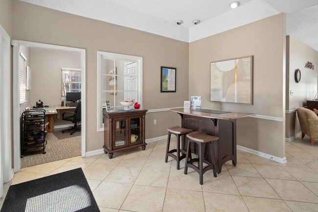 Lakeshore Crossing in Atlanta, GA - Building Photo - Building Photo
