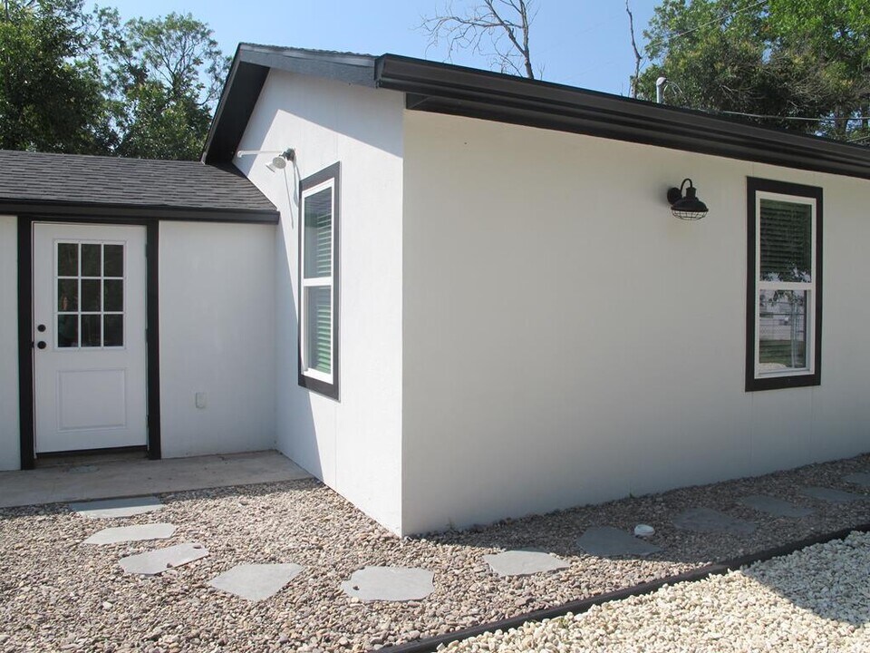 412 Lucille St in Kerrville, TX - Building Photo