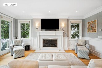 34 E Beach Dr in Southampton, NY - Building Photo - Building Photo