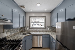 Wedgewood Apartments in Bloomfield, CT - Building Photo