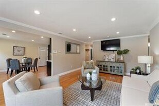 2570 98th Ave in Oakland, CA - Building Photo